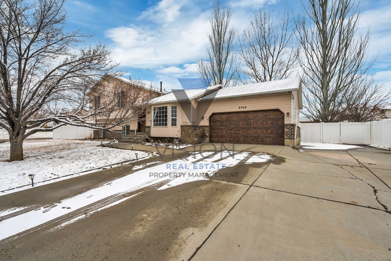 Primary Photo - 8766 S 4870 W