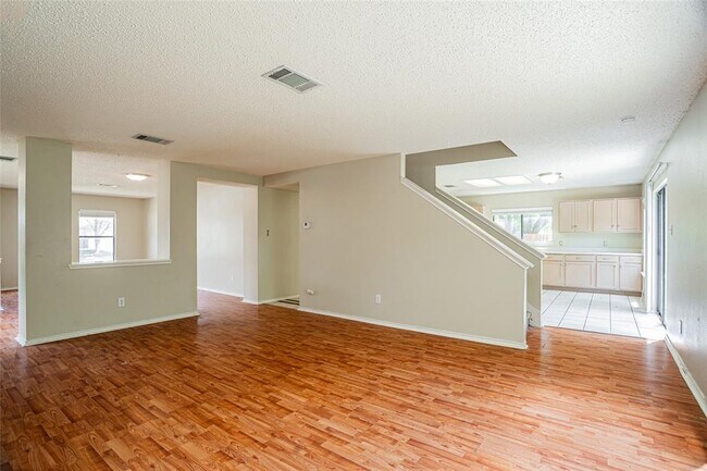 Building Photo - 813 Kettering Dr