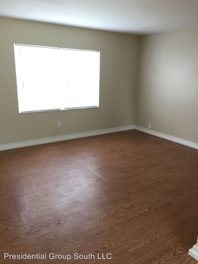 Foto del edificio - 2420 N John Young Pky