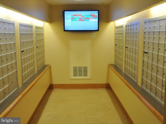 Foto del edificio - 350 G St SW