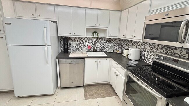 Foto del edificio - 605 Oaks Dr