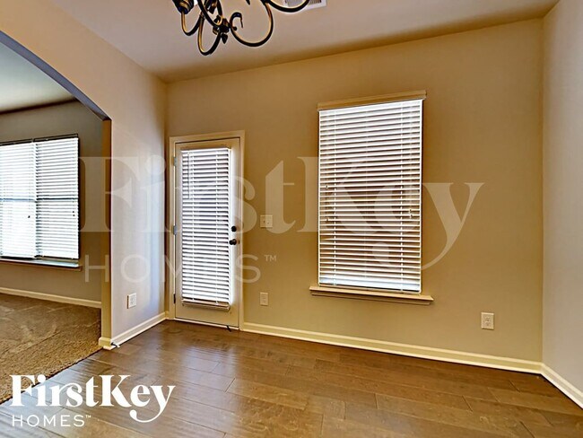 Foto del edificio - 345 Rankin Cir