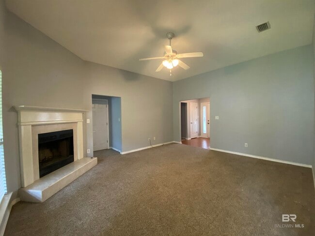 Foto del edificio - 8057 Deerwood Dr