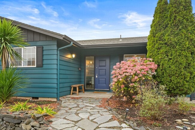 Photo - Beautifully updated 3 bedroom, 1 bath house in Eugene!