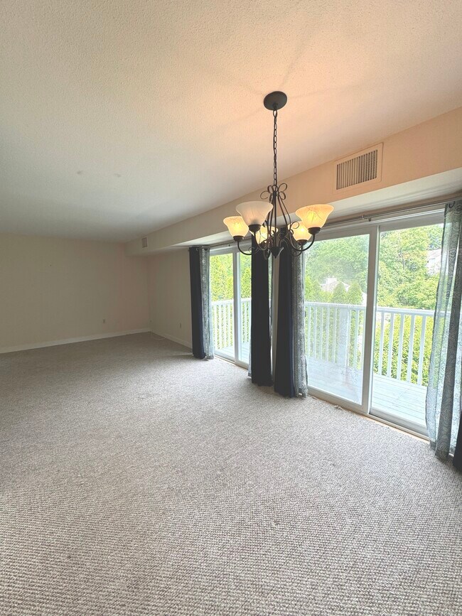 15 Brookwood Dr Unit APT C, Rocky Hill, CT 06067 Condo for Rent in