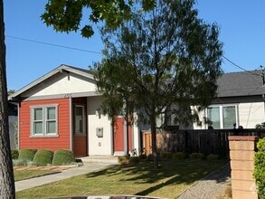 Building Photo - 455 N Cypress St
