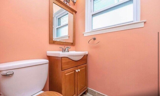 Foto del edificio - 69-7 66th Rd