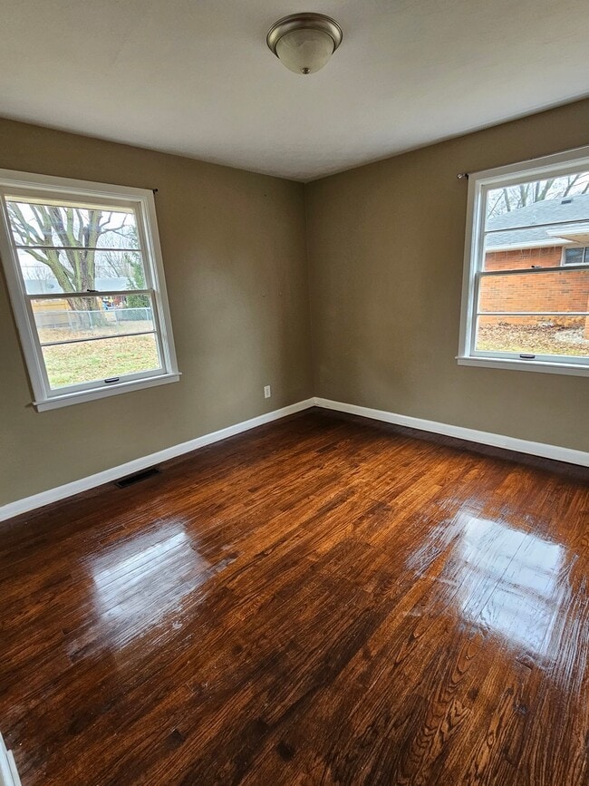 Building Photo - 2025 E 47th St