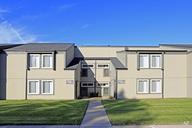 Foto principal - 29212 Tiffany Dr E