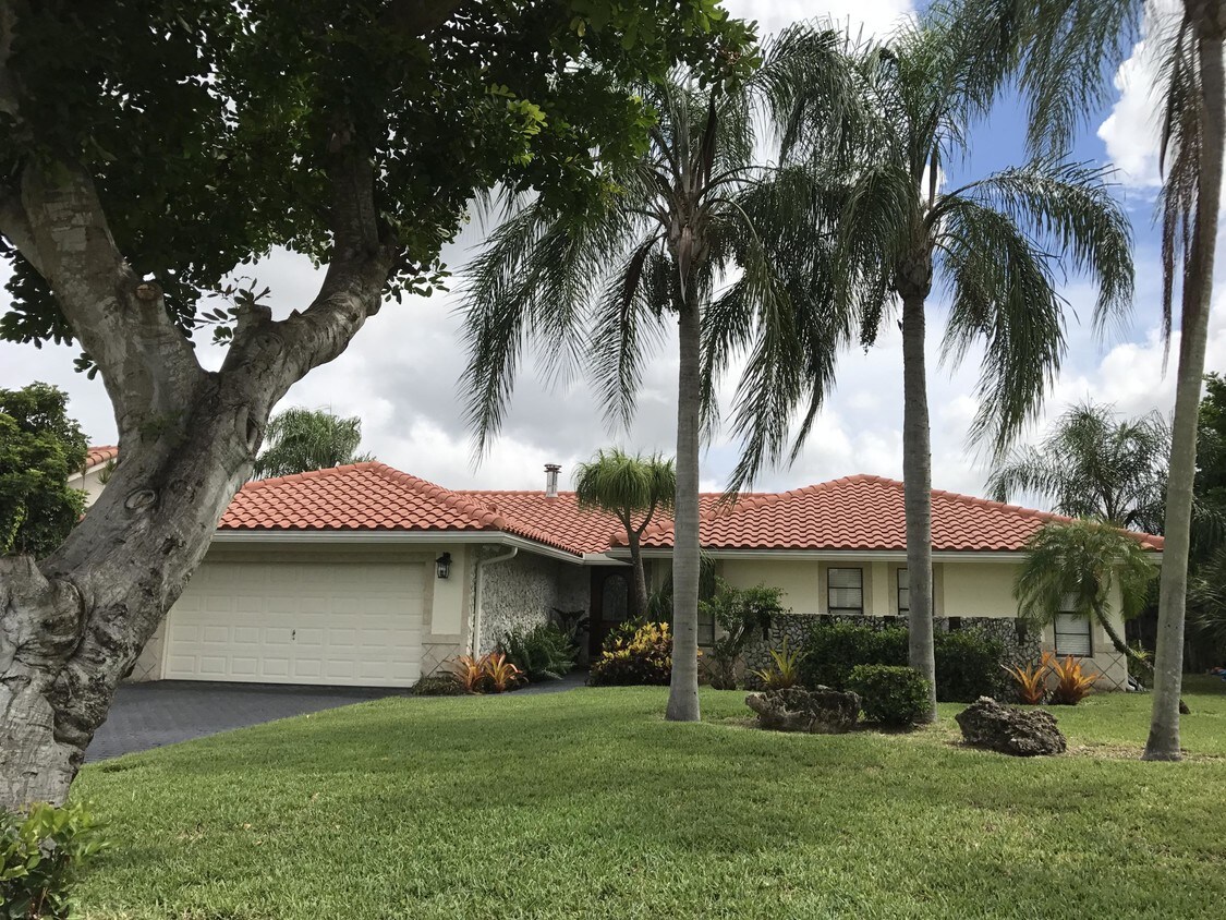 Primary Photo - 7322 San Sebastian Dr