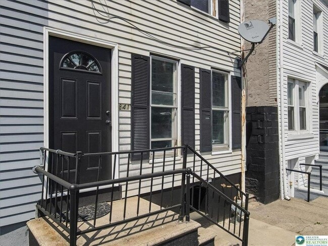 Building Photo - 841 Jackson St