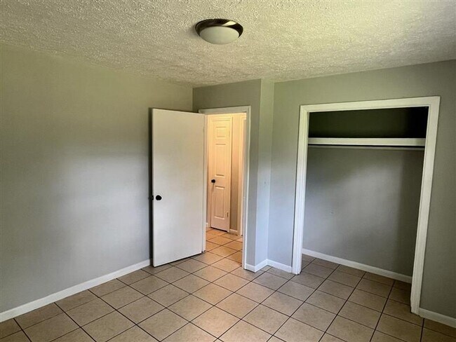 Foto del edificio - 2 BED 1 BATH READY TO RENT IN PLANT CITY!