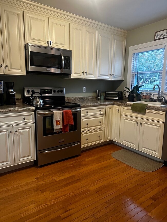 Building Photo - 3006 Sunset Ave