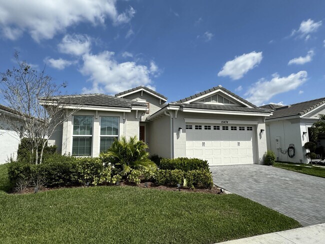 Foto del edificio - 15474 Goldfinch Cir