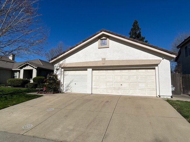 Building Photo - Lovely 4 Bedroom, 2 Bath Home in Elk Grove