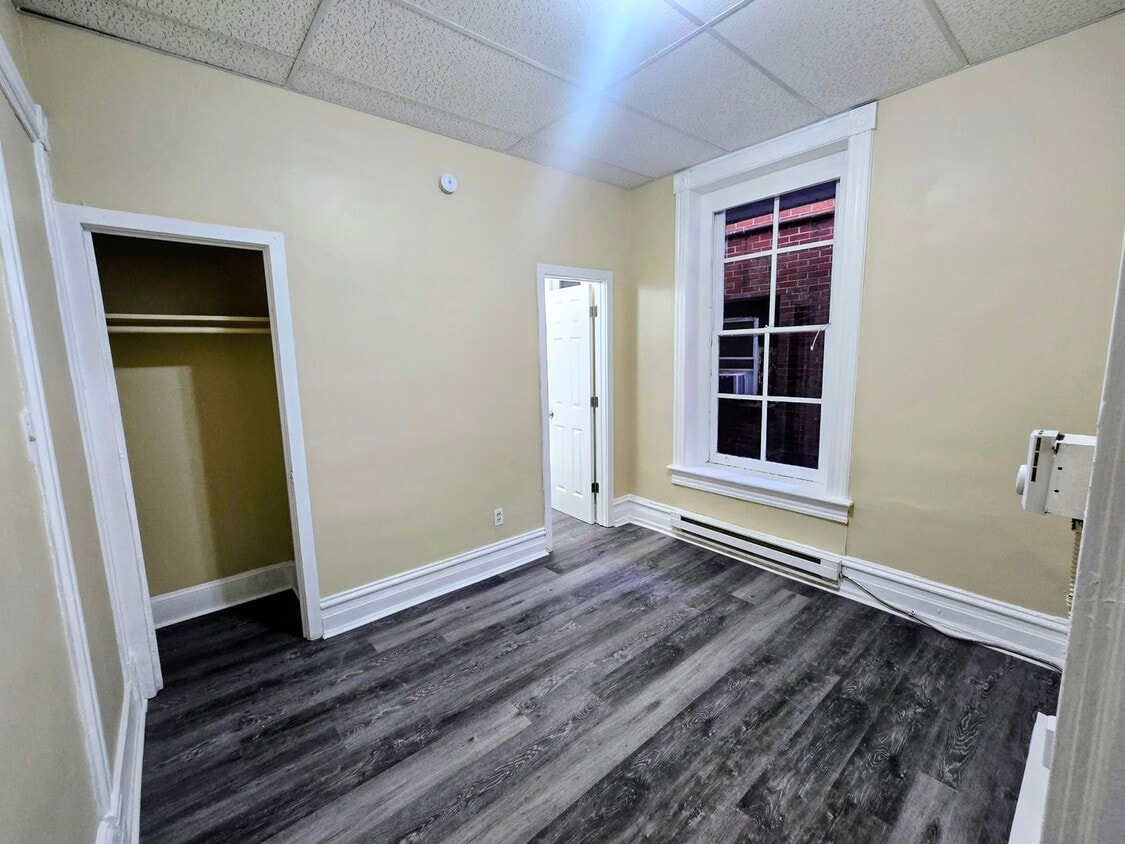 Foto principal - 104 N Eighth St