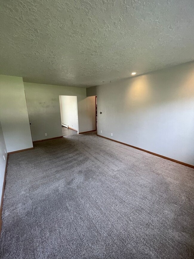 Building Photo - 1344 Meadow Ln