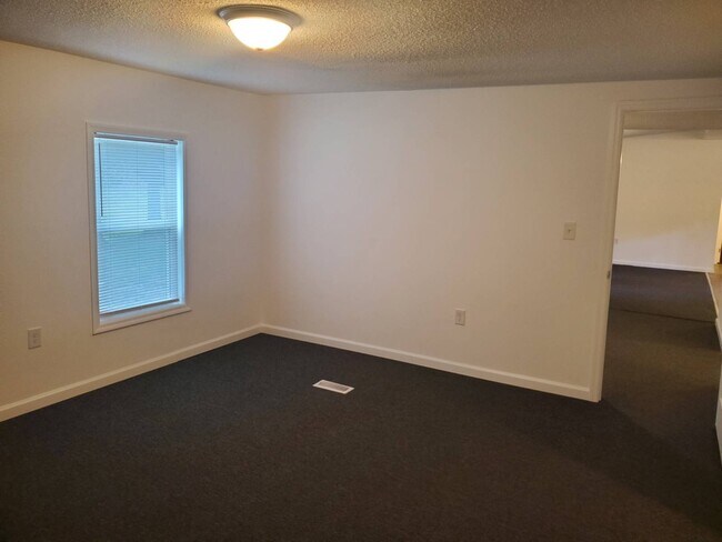 Building Photo - 515 Swinson Rd