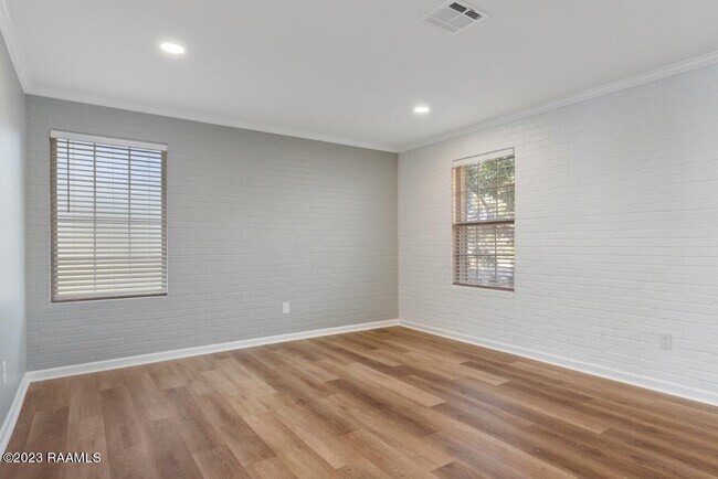 Building Photo - 213 Bendel Rd