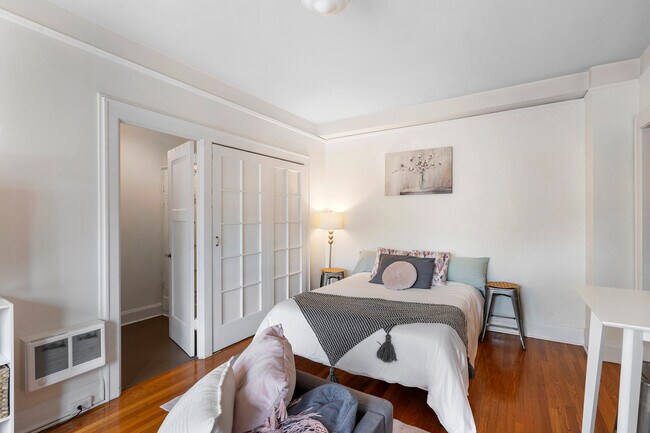 Building Photo - 2015 NW Flanders St