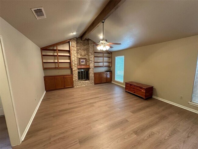 Building Photo - 15127 Forest Lodge Dr