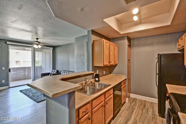 Building Photo - 3830 S Lakewood Pkwy W