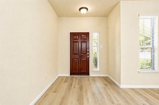Foto del edificio - 7419 Sabinal Creek Dr