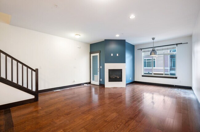 Building Photo - 4000 NE 3rd Pl