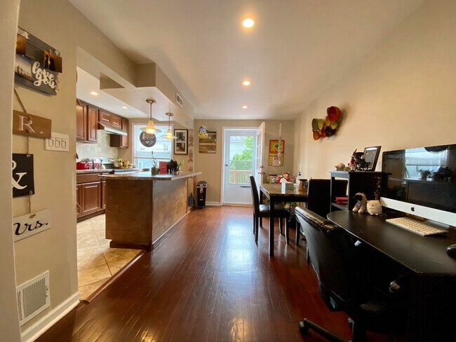 Dining Area - 2447 Rudy Rd