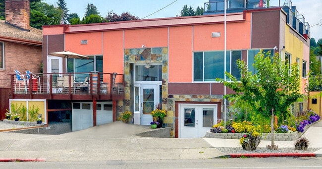 Building Photo - 2428 Alki Ave SW