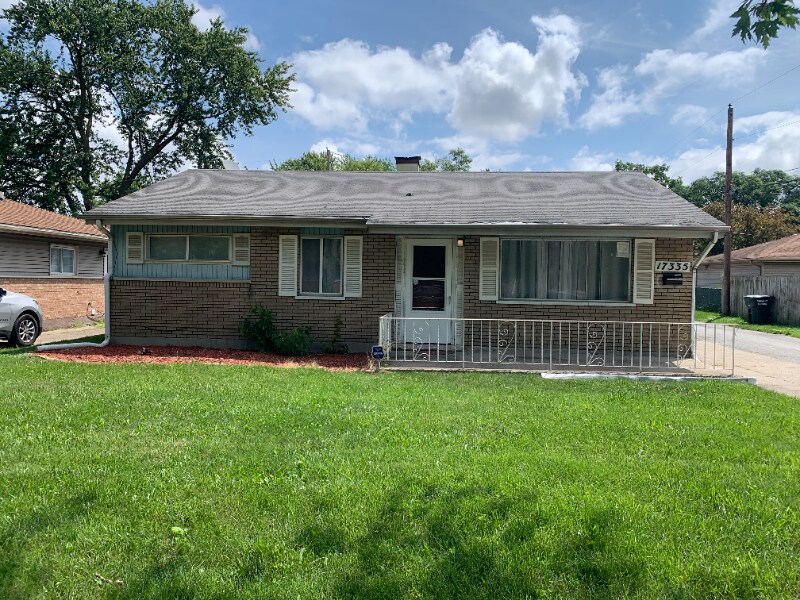 Foto principal - 17335 Community St