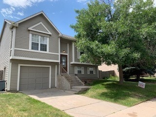 Building Photo - Large 3 Bedroom 2 Bathroom located in Gree...