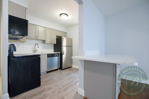 Foto del edificio - 6029 N Winthrop Ave