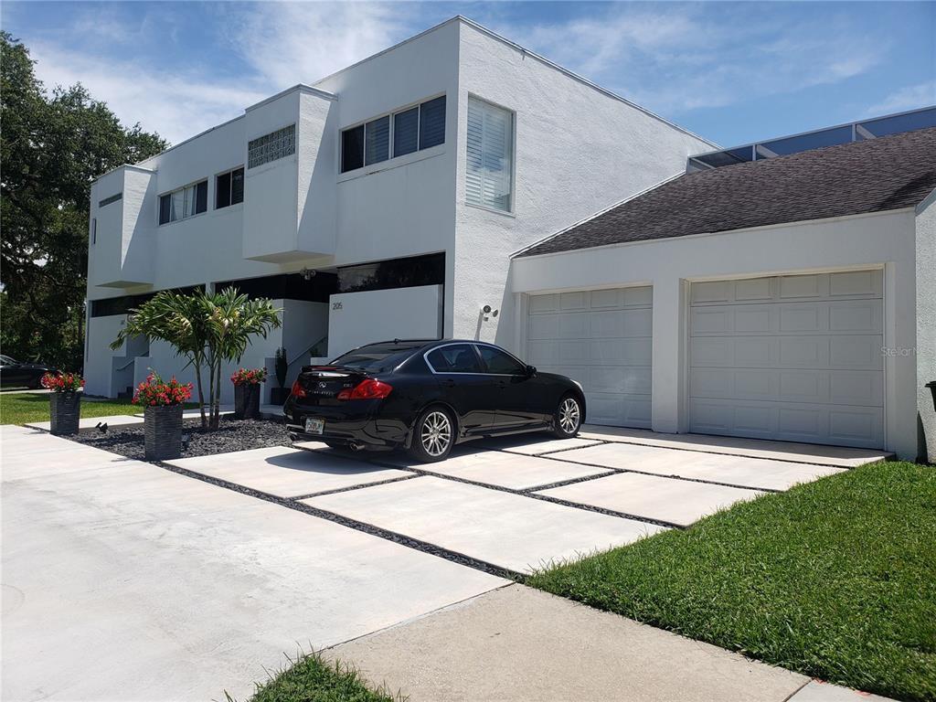 Foto principal - 205 N Trask St