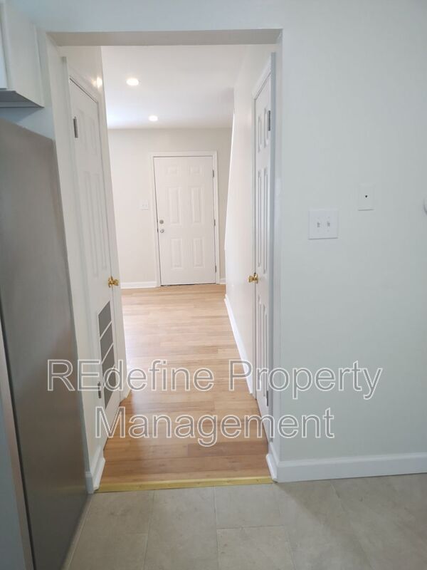 Building Photo - 104 Poe St