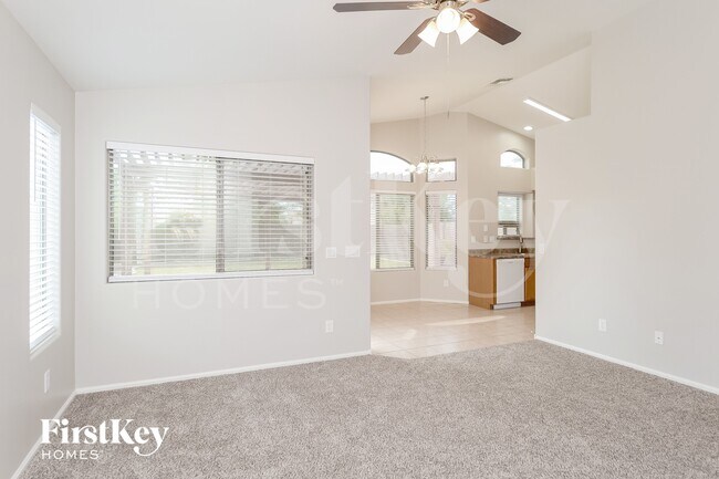 Building Photo - 557 E Jeanne Ln