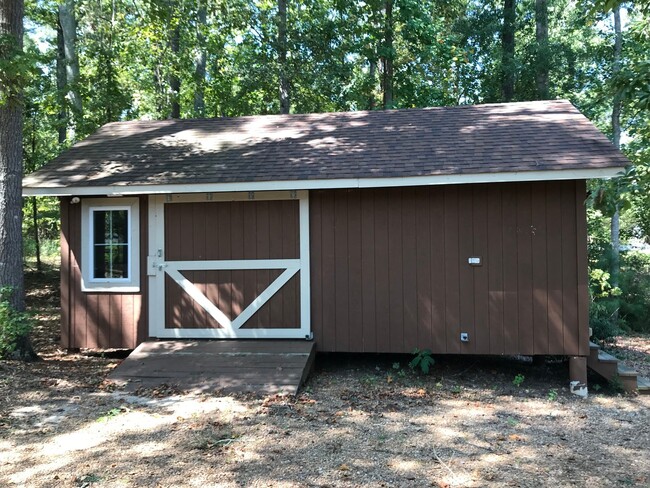 Building Photo - Lake Sinclair home available for 6 month l...
