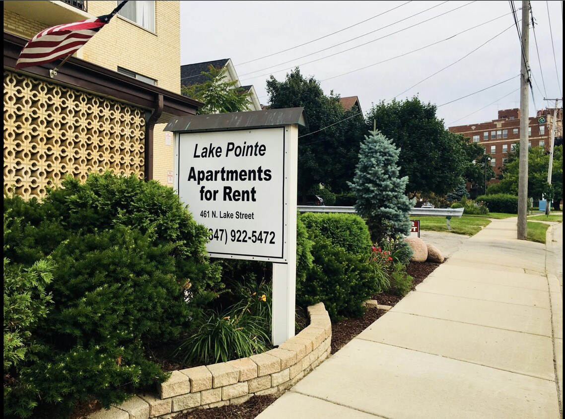 Lake Pointe Apartments in Aurora, IL