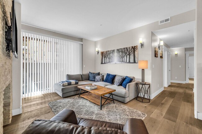 Building Photo - Pinecreek Condo -*$1000 off 1st Month's Re...