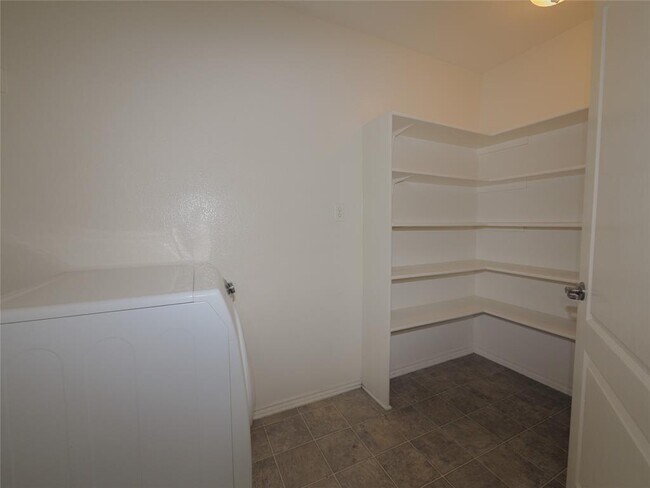 Foto del edificio - 4604 Woodstock Dr