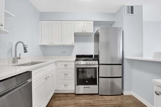 Building Photo - 2800 N Lake Shore Dr