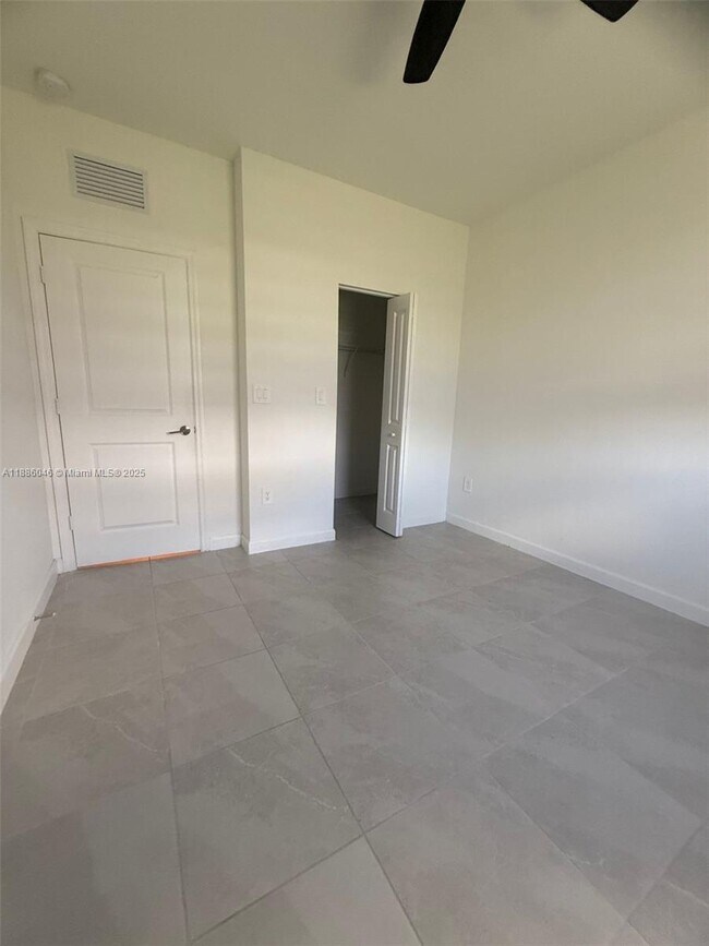 Foto del edificio - 11859 SW 241st St