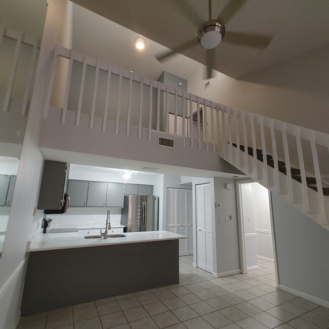 Foto del edificio - 8927 Somerset Blvd
