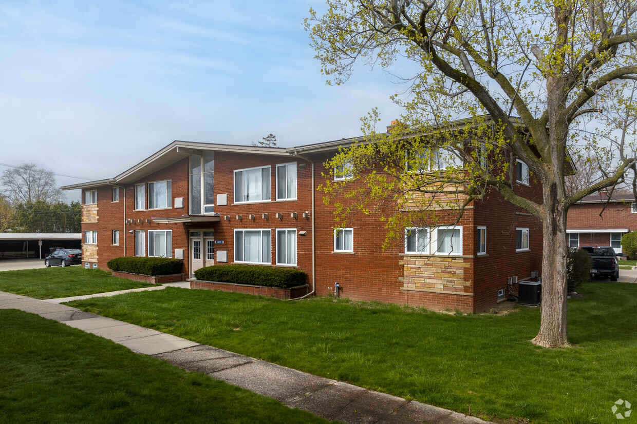 Primary Photo - Cavalier Manor Apartments