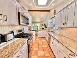 Building Photo - 708 Westmount Dr
