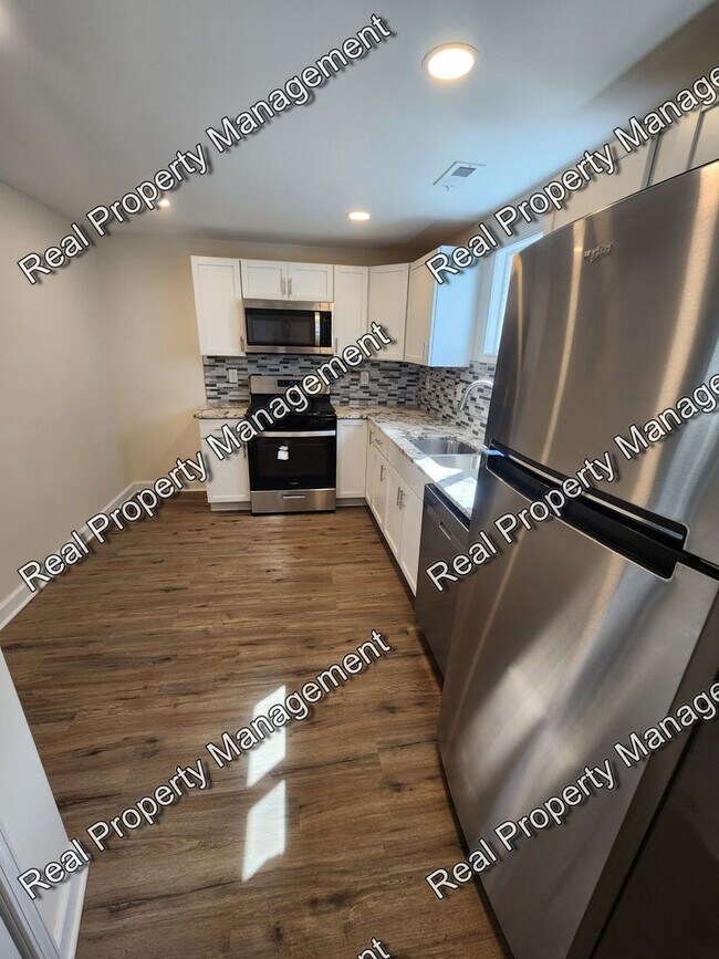 Building Photo - Updated Three Bedroom Ranch