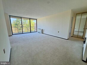 Building Photo - 801 Yale Ave