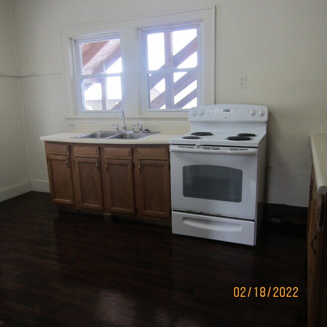 Building Photo - 1002 Nold Ave