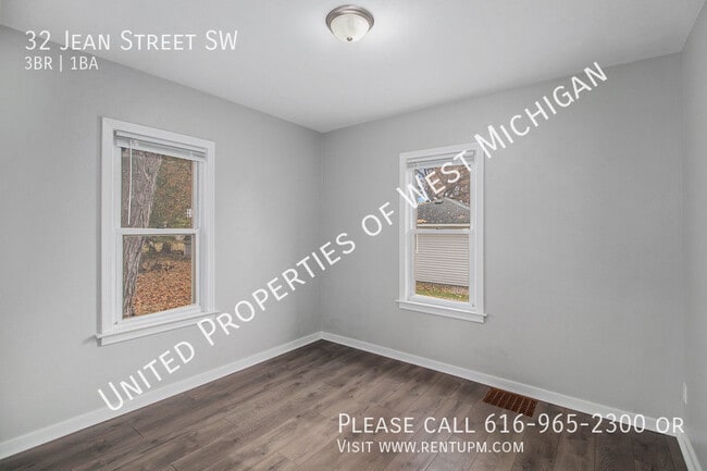 Building Photo - Available Now | 3 Bed 1 Bath Single Family...