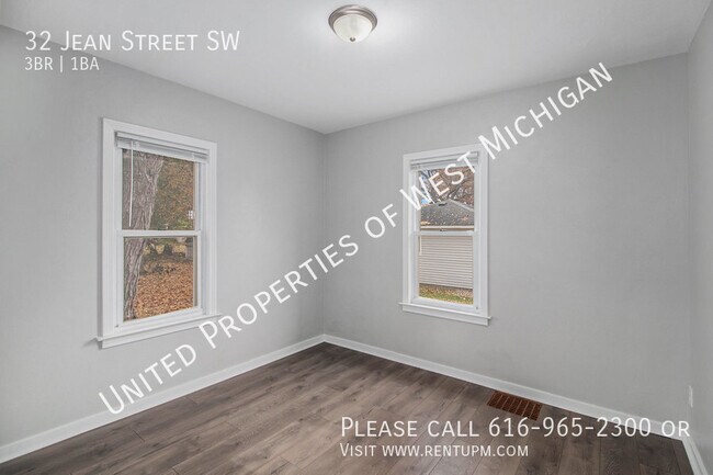 Foto del edificio - Available Now | 3 Bed 1 Bath Single Family...